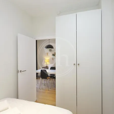 Gran Via Monumental Apartment *